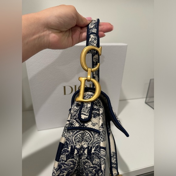 Christian Dior Canvas Embroidered Toile de Jouy Saddle shoulder Bag Blue - Picture 9 of 13